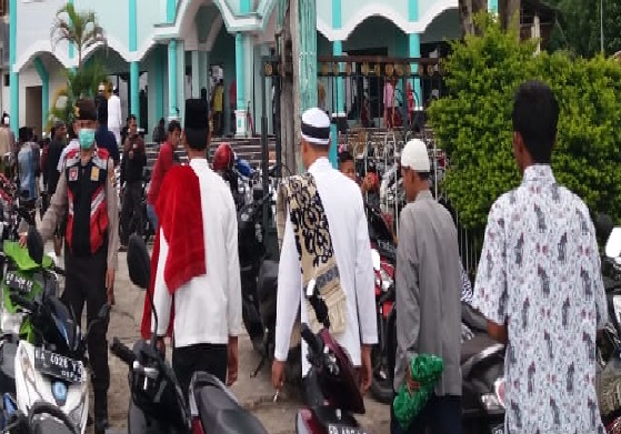 Beri Rasa Aman | Personil Satuan Samapta Polres Manggarai Laksanakan Pam Sholat Jumat