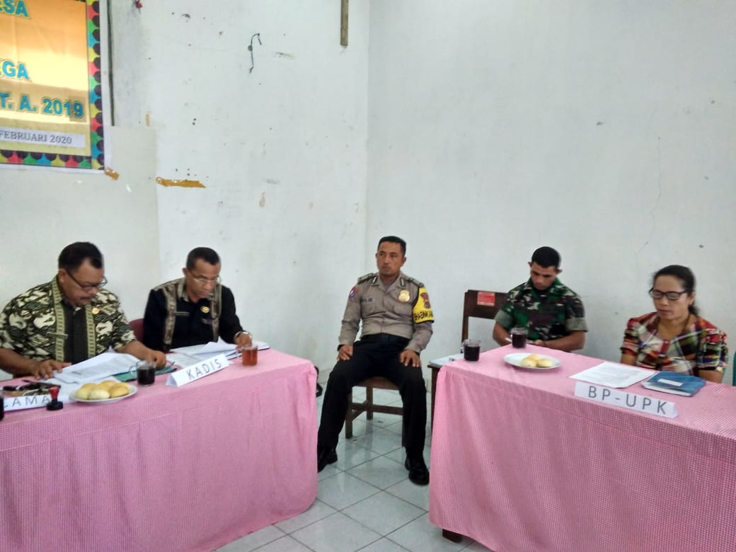 Bhabinkamtibmas Desa Buar Hadiri Rapat Musyawarah Antara Desa