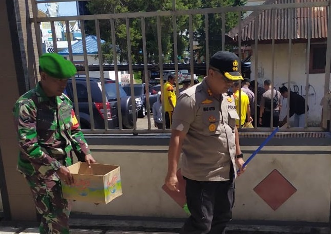 Terapkan Pola Hidup Sehat | Kapolres Manggarai Pimpin Giat Bersih - Bersih