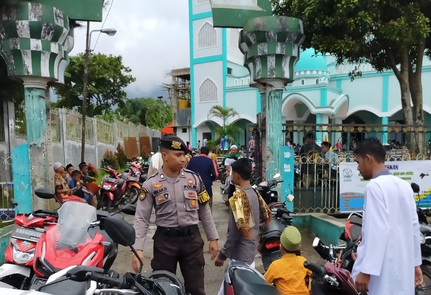 Personil Satuan Samapta Polres Manggarai Laksanakan Pam Sholat Jumat