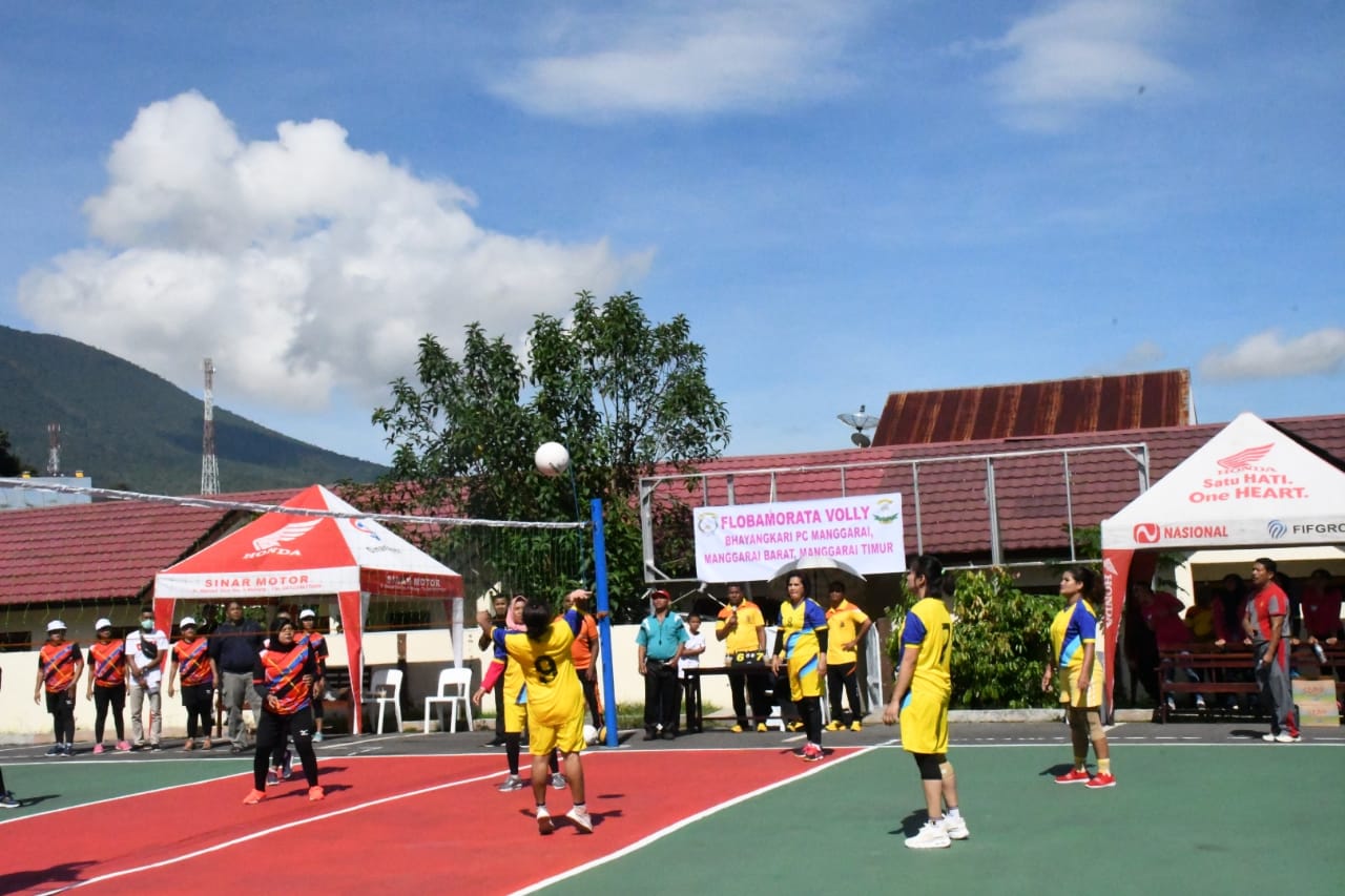 HUT YKB ke 40 | Polres Manggarai Gelar Pertandingan Volly Antar Bhayangkari